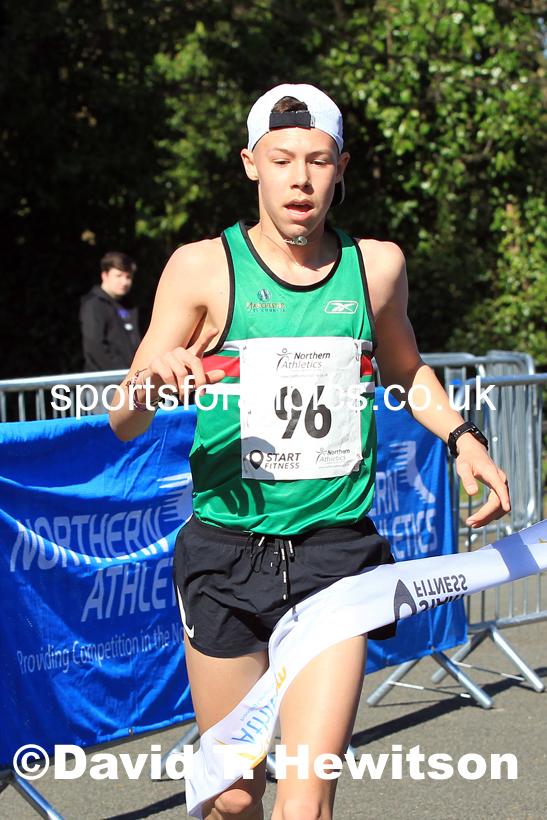 Boys Under-15s 5k, 2022 Northern 12 and 6 Stage Road Relays,  Birkenhead Park, Birkenhead, Wirral.  Photo: David T. Hewitson/Sports for All Pics